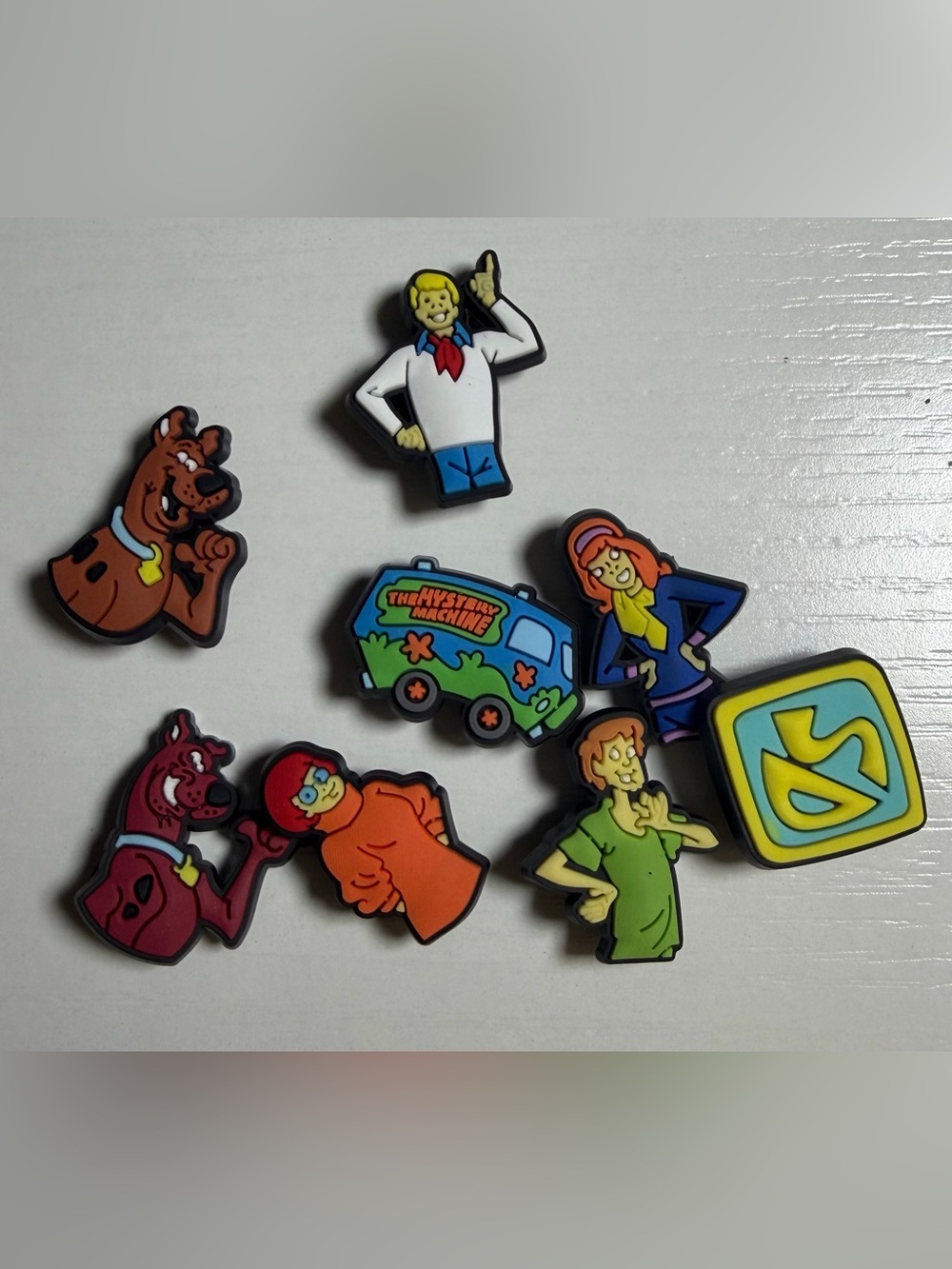 🆕 8 Scooby-Doo Character Shoe Charms - Mystery Machine & Team (Multicolor)